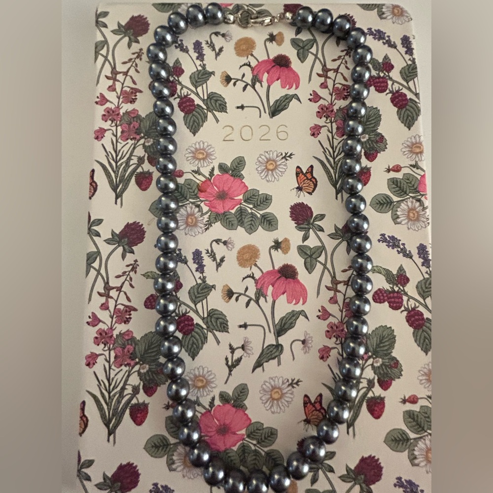 Gray Faux pearl Necklace, 18” silvertone lobster clasp like new (also in white) - Picture 3 of 6